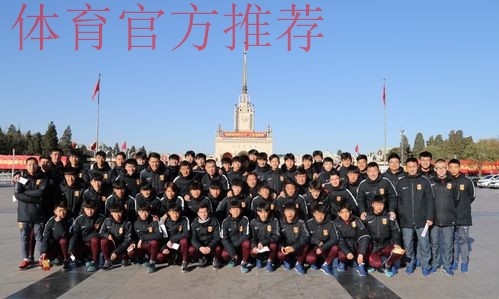 2001年龄段优秀球员集体参观“砥砺奋进的五年”大型成就展